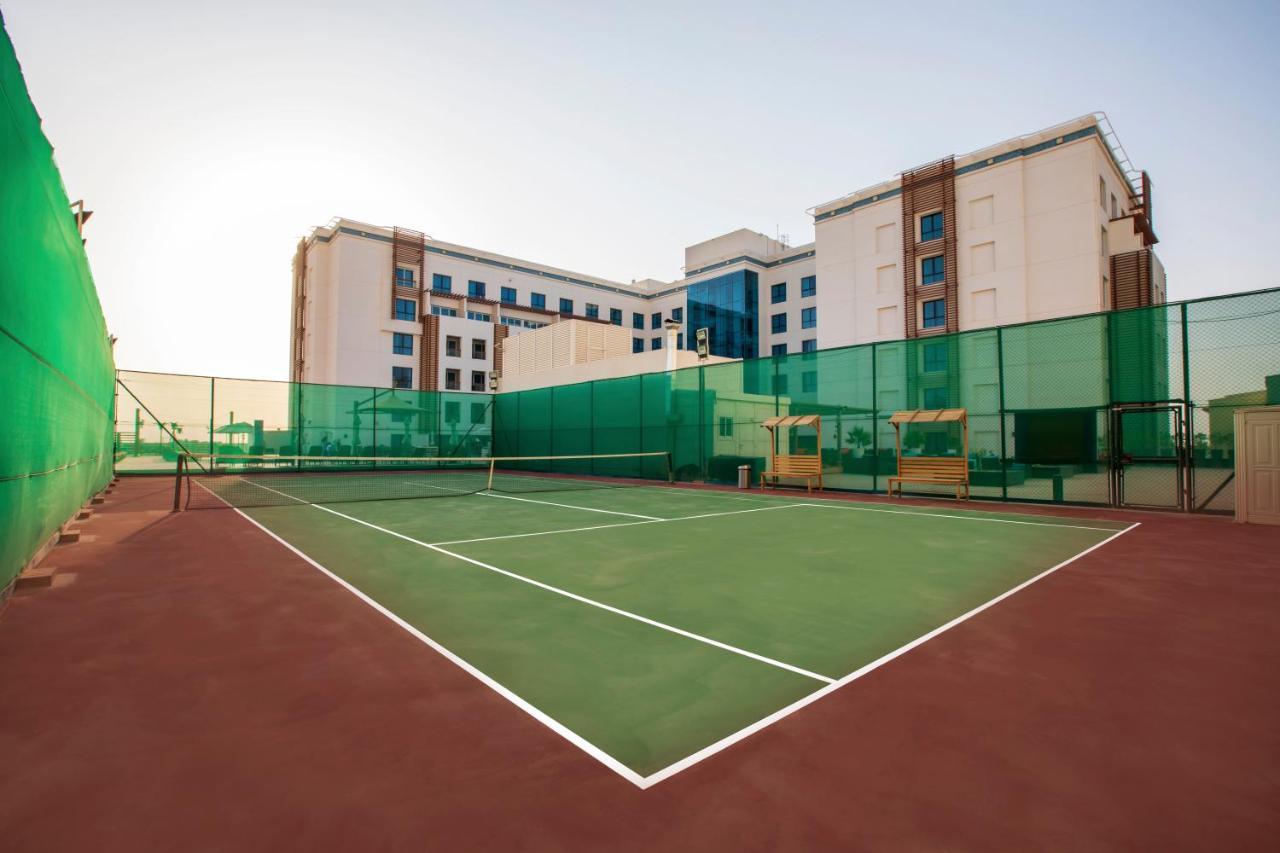 ホテル ヒル レイハーン バイ ロターナ アル・アイン エクステリア 写真 Tennis court
